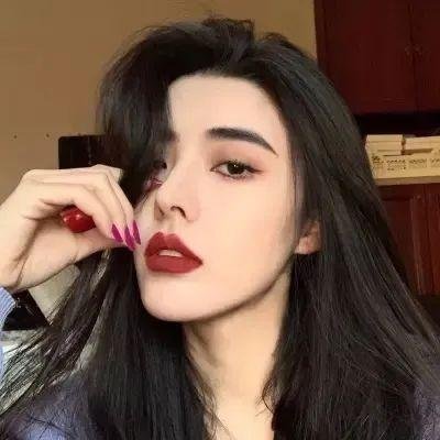 隔壁的吸血鬼美眉